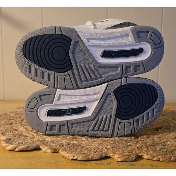 Little Kids Jordan 3 Retro High Tops Sneakers Size US 11C - Picture 4 of 6